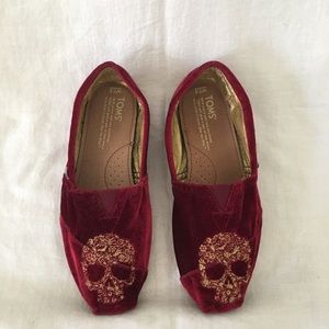Velvet red TOMS size 7.5